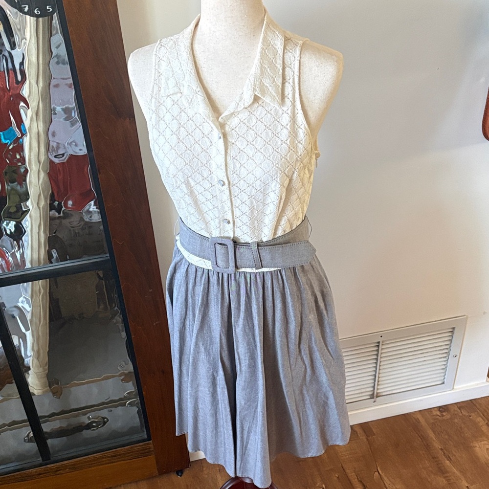 Attached Dress: Lace Button-up Sleeveless Blouse/A-Line Gray Skirt with Belt
